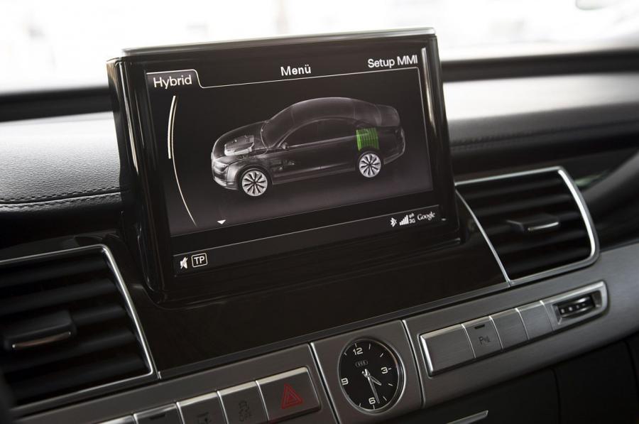 Детали интерьера Audi A8 Hybrid (D4) 2011 года  (WW) (фото 8 из 67)